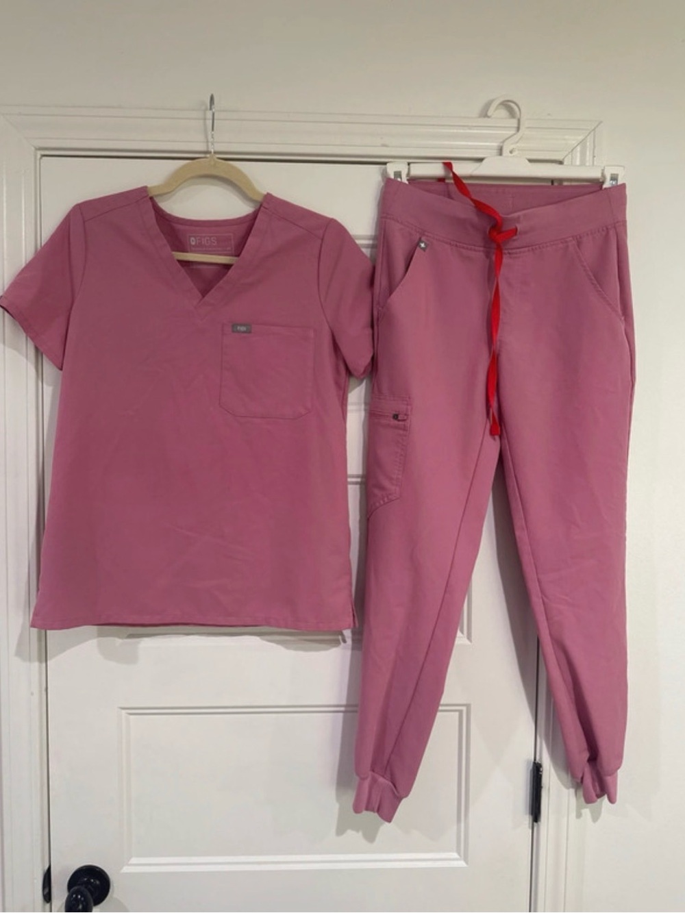 FIGS Chalk Pink Scrub Set XS
